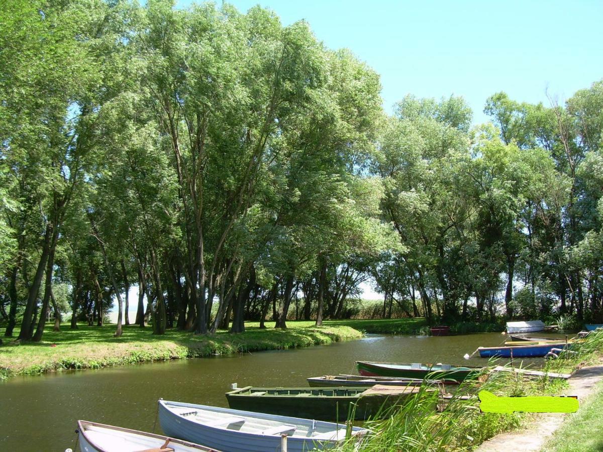 Lake House Farsang Balatonbereny Exterior photo